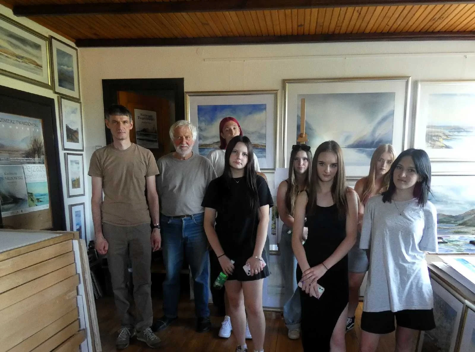 Młodzież odwiedza naszą Galerię. - zdjęcie 7