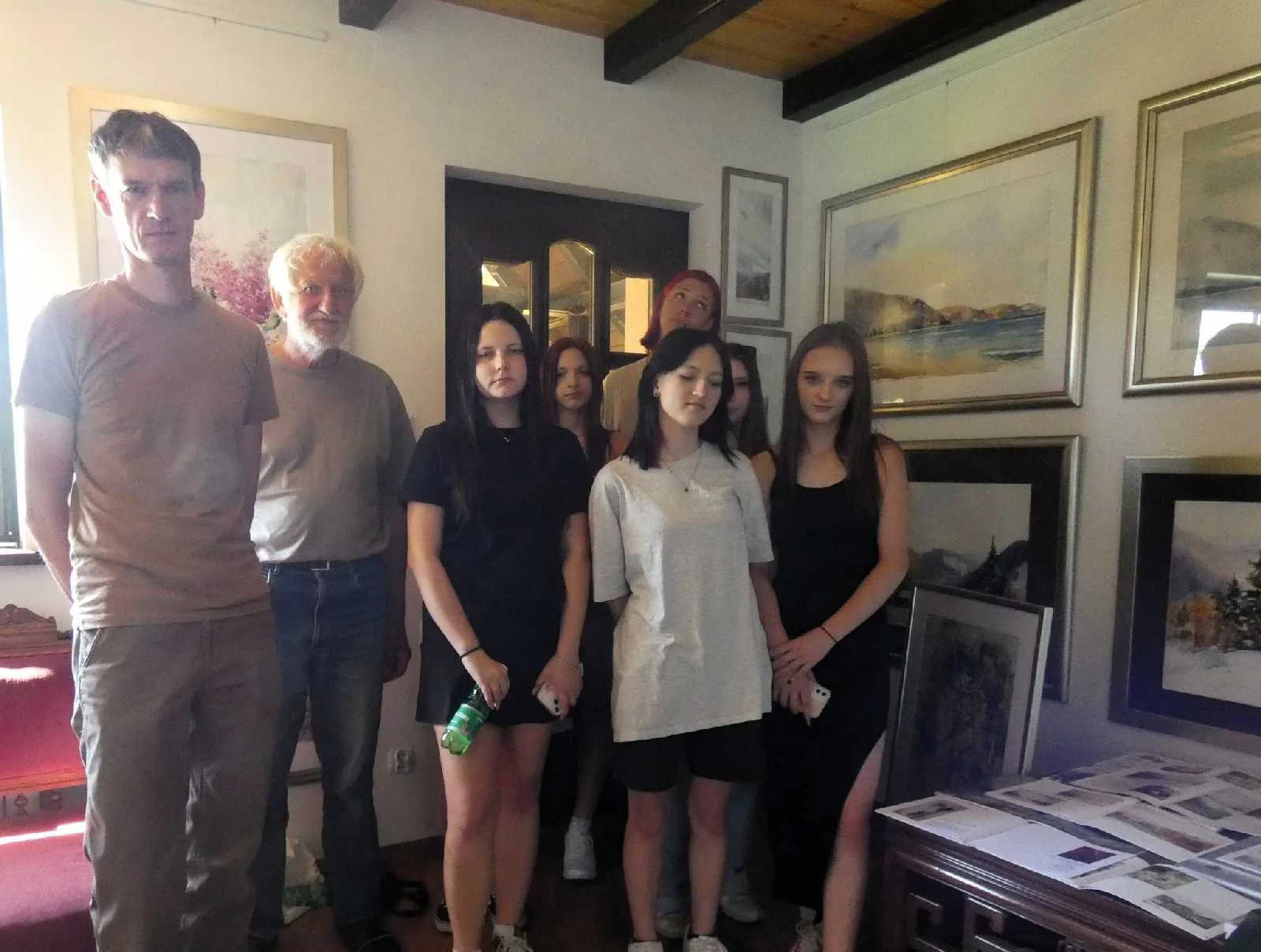 Młodzież odwiedza naszą Galerię. - zdjęcie 8