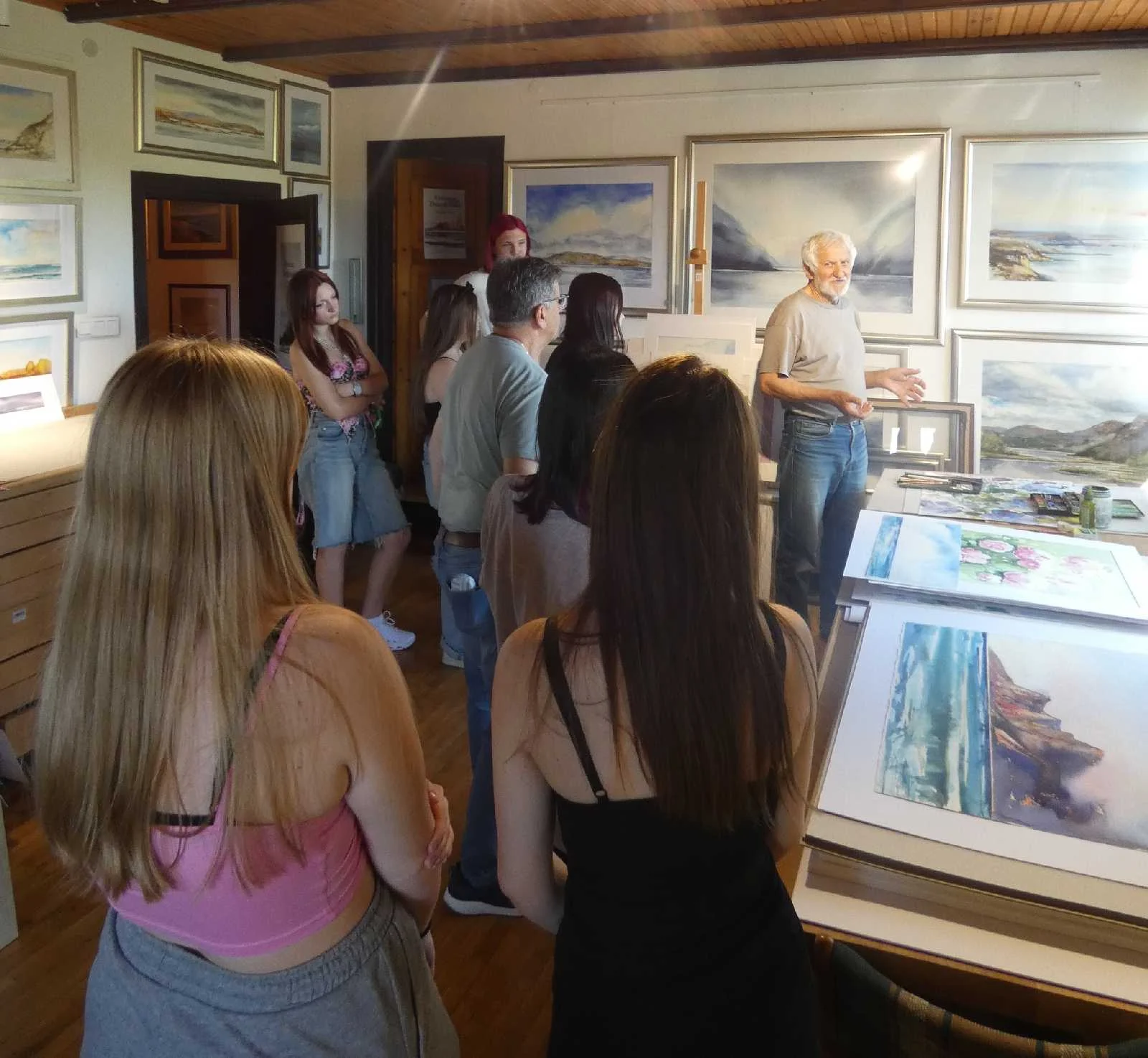 Młodzież odwiedza naszą Galerię. - zdjęcie 4