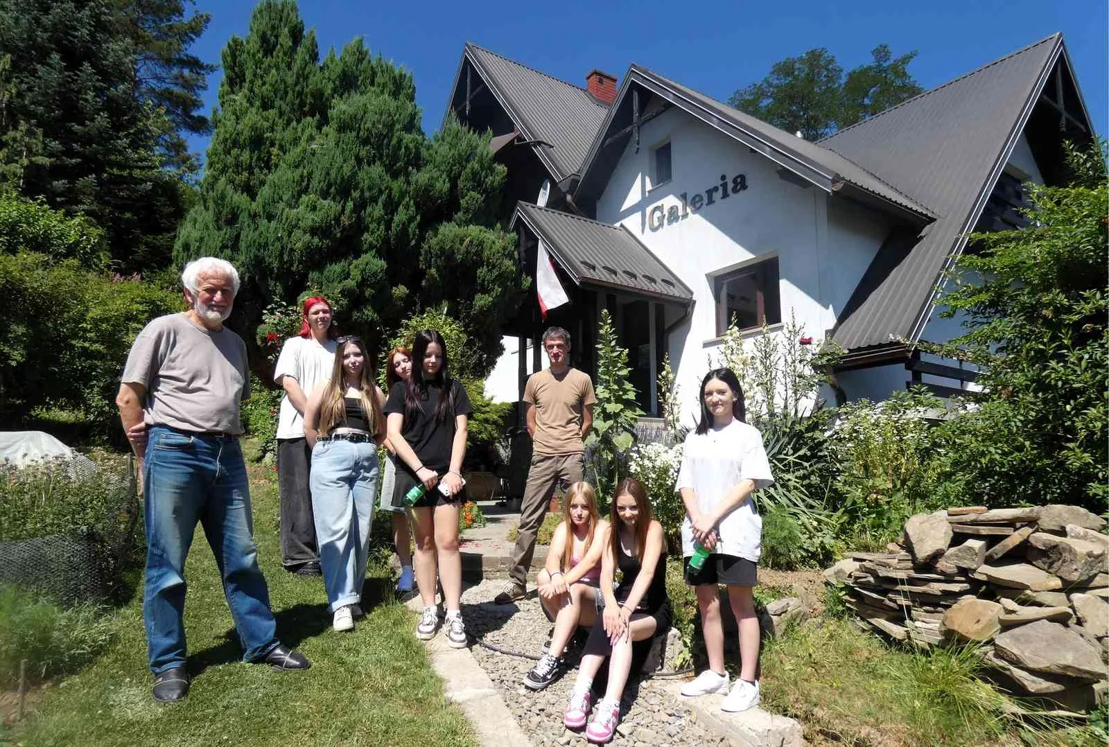 Młodzież odwiedza naszą Galerię. - zdjęcie 10